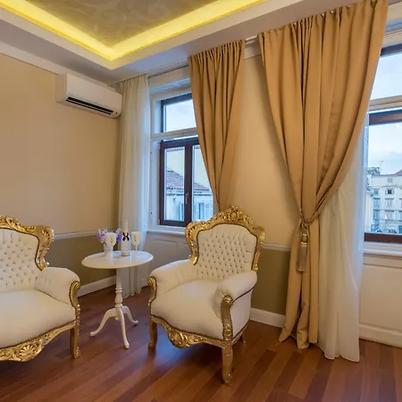 Square Heritage Hotel