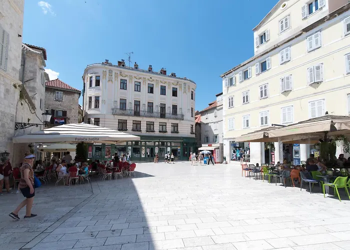 Square Heritage Hotel