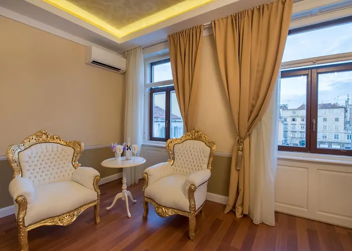 Square Heritage Hotel