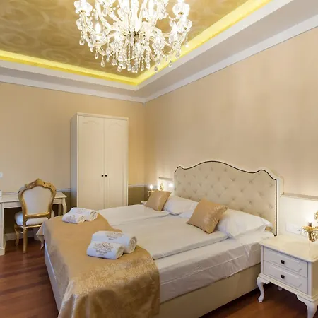 Square Heritage Hotel 4*