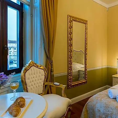 Готель Square Heritage 4*
