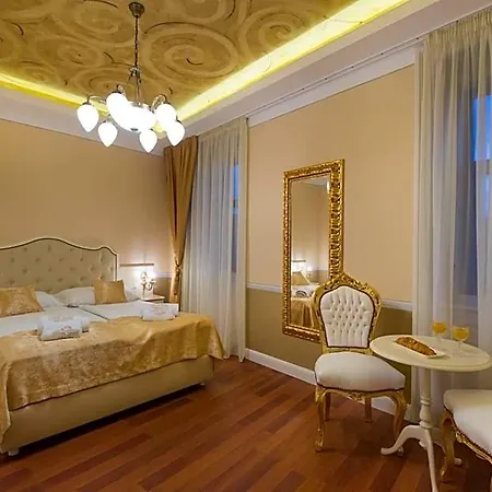 Готель Square Heritage 4*