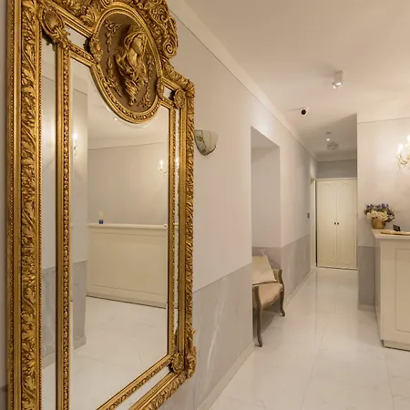 Square Heritage Szálloda