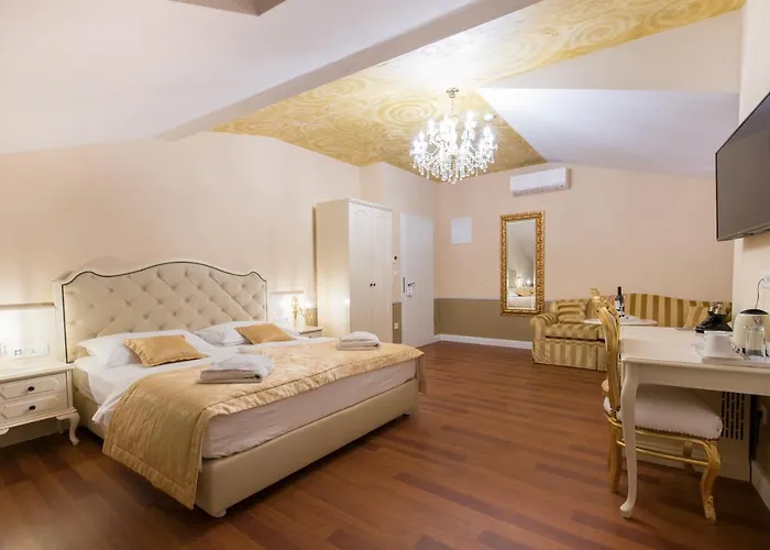 Square Heritage Hotel