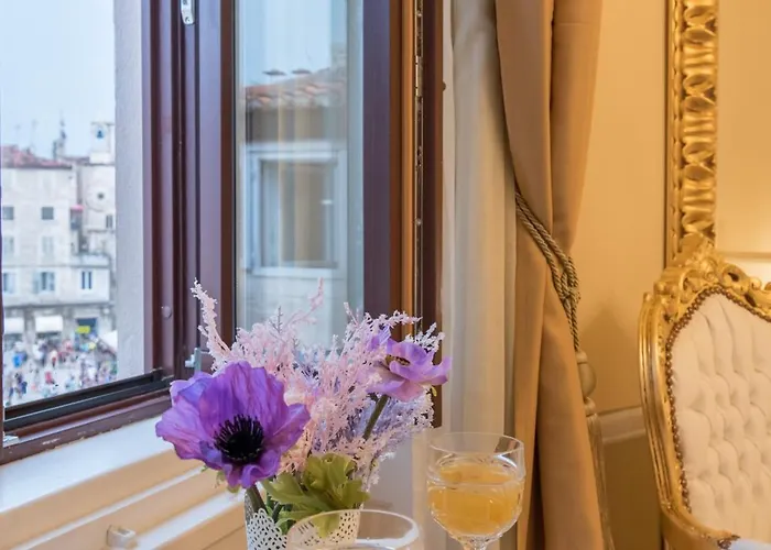 Square Heritage Hotel