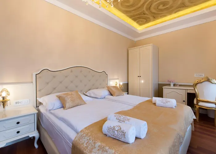 Square Heritage Hotel